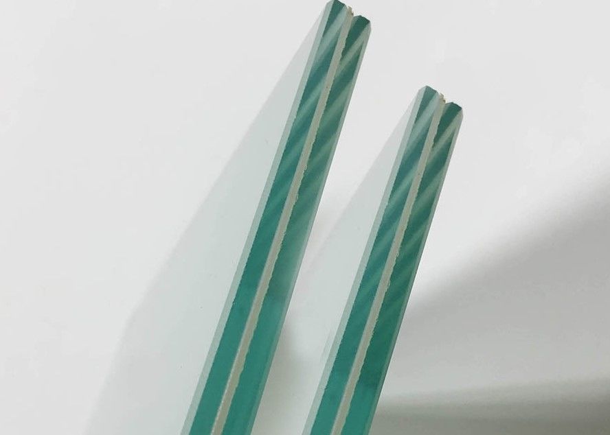 Kaca Laminasi Berwarna PVB Clear Toughened Flat Curved 6mm hingga 40mm